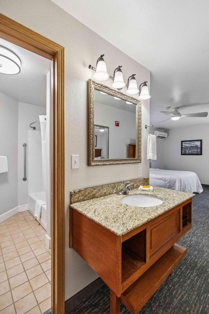Double Room – No Exterior Windows interior